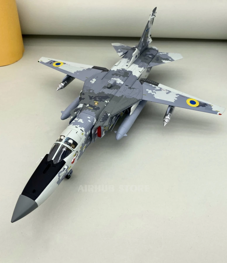 Aircraft Model Su-24 МR Fencer-E Yellow 59 1:72
