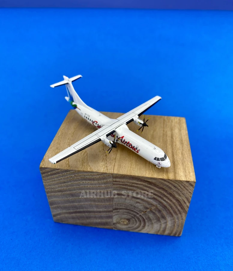 Aircraft Model ATR 72-600 Caribbean Airlines 1:400