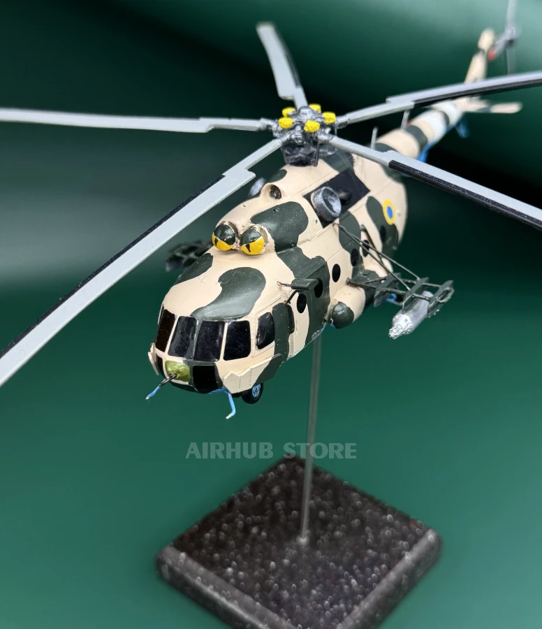 Helicopter Model Mi-8 HIP 1:100