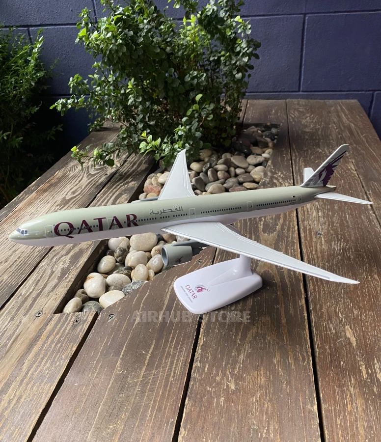 Aircraft Model Boeing B777-300ER Qatar Airways 1:200
