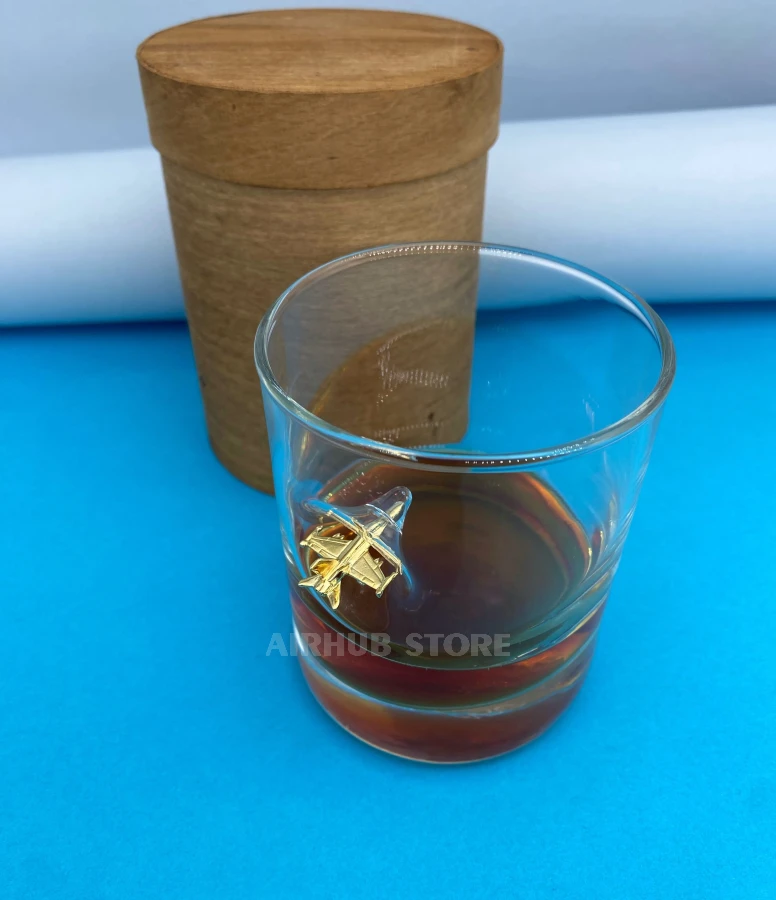 Стакан з винищувачем F-18 Hornet