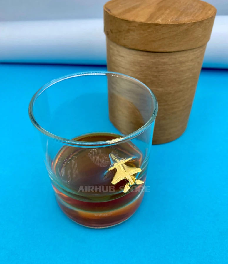 Стакан з винищувачем F-15 Eagle