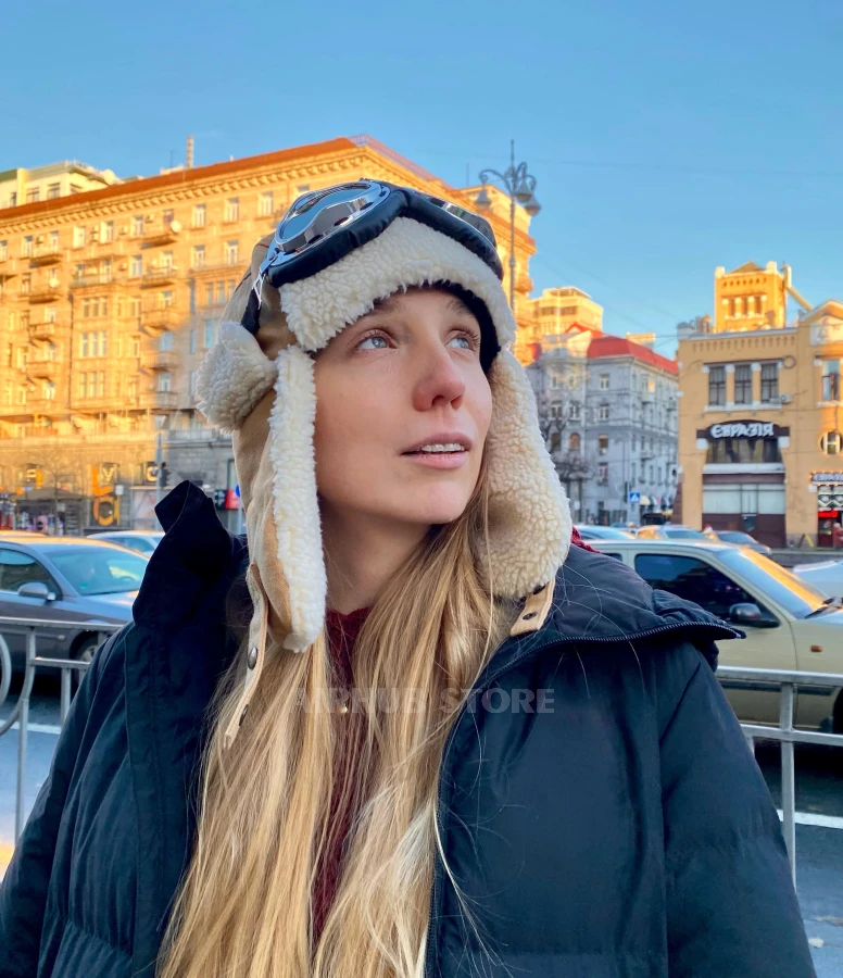 Hat with earflaps and glasses