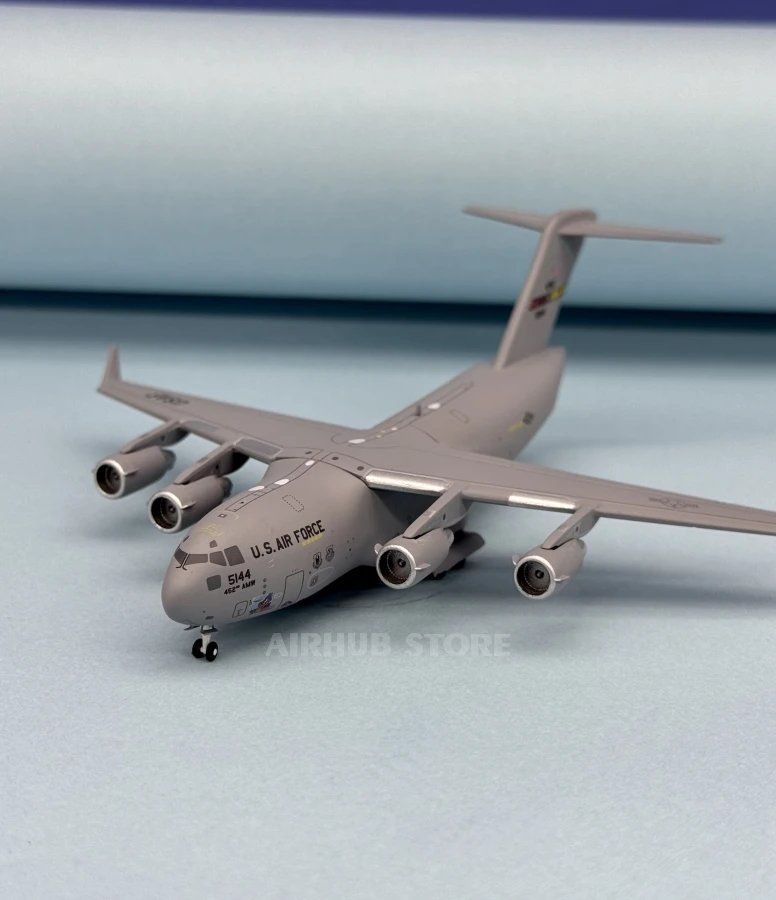 Модель самолета Boeing C-17 Globemaster III 1:400