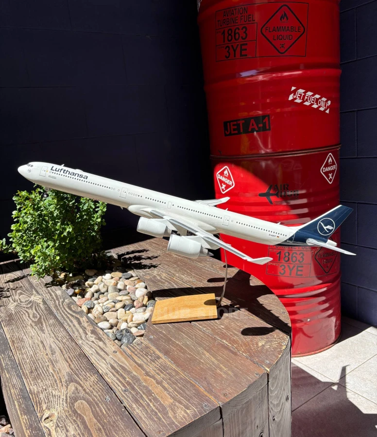 Custom Aircraft Airbus A340 1:100