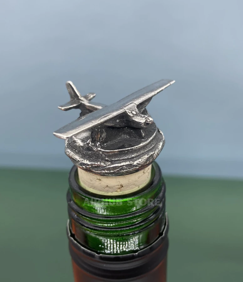Bottle cork Cessna 172