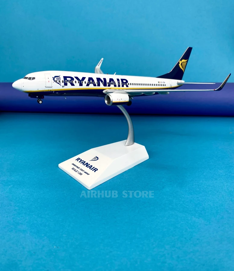 Aircraft Model Boeing 737-800 Ryanair 1:200