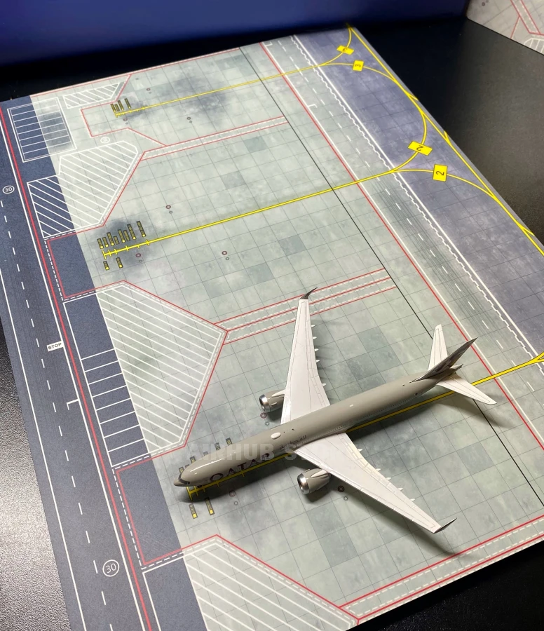 Airport diorama 1:400 — wooden airfield base