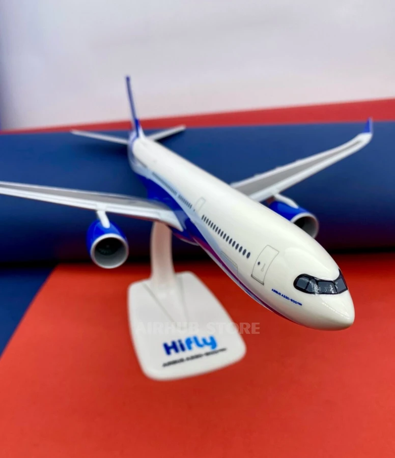Aircraft Model Airbus A330-900neo Hifly 1:200