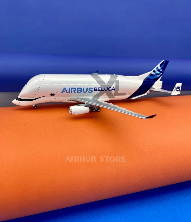 Модель літака Airbus A330-743L Beluga XL 1:400