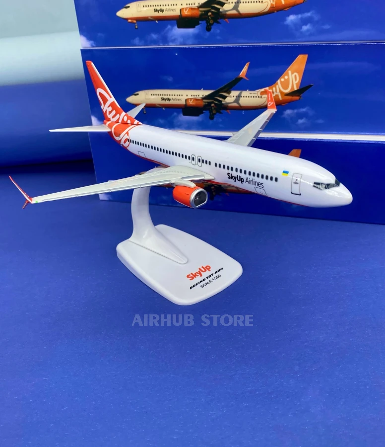 Aircraft Model Boeing 737-8 Sky UP 1:200