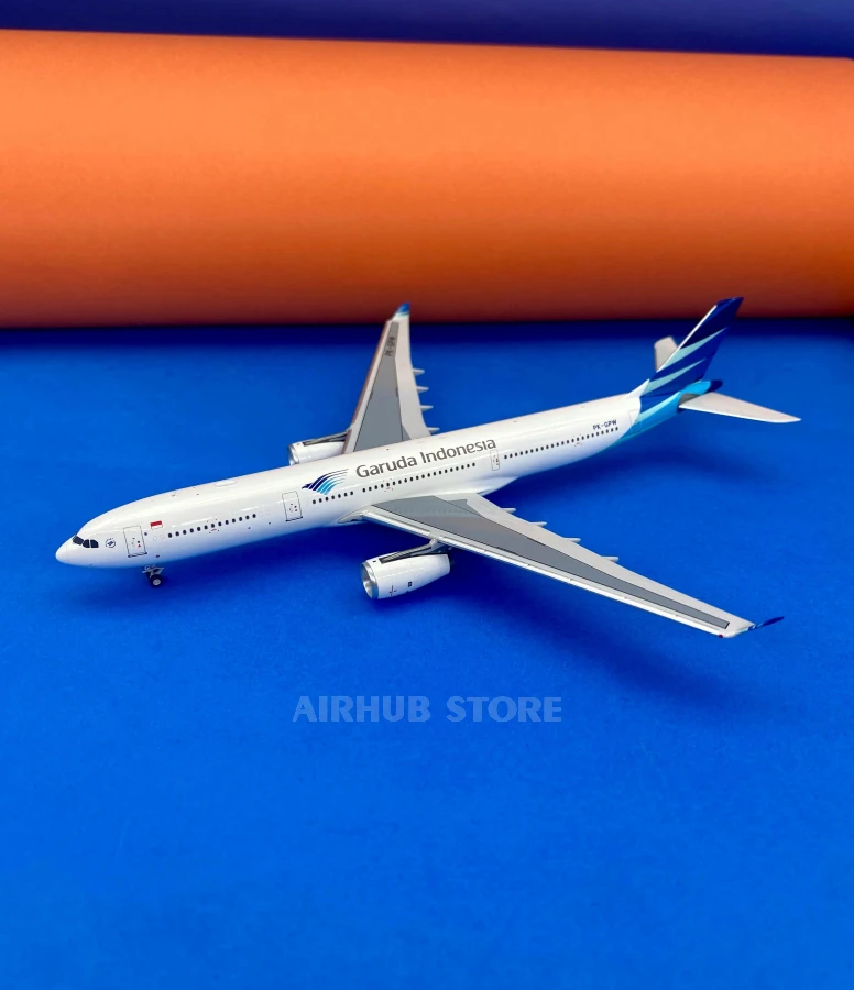 Модель літака Airbus A330-300 Garuda Indonesia 1:400