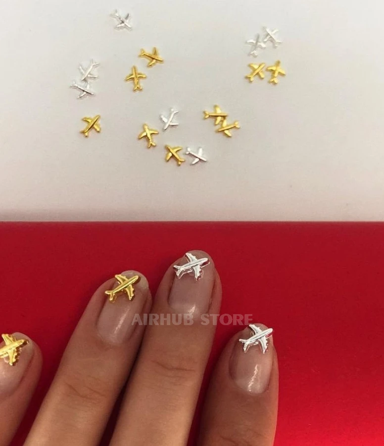 Decor airplanes on the nails
