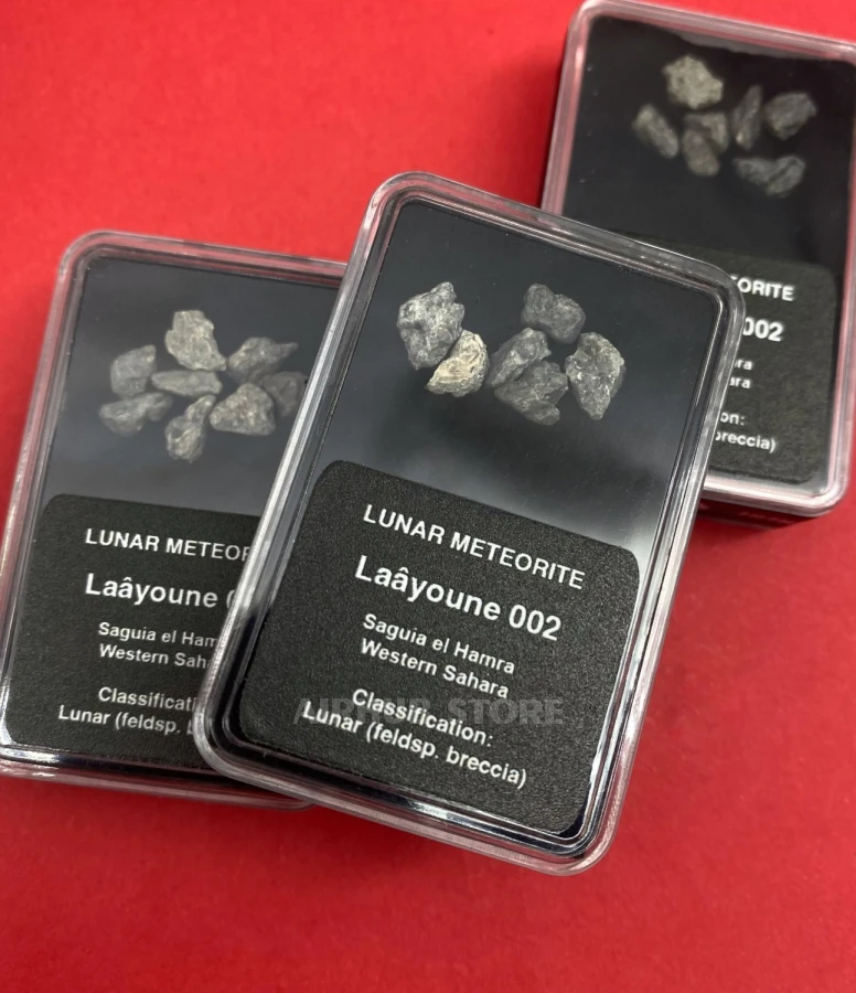 Laâyoune 002 Many fragments meteorite