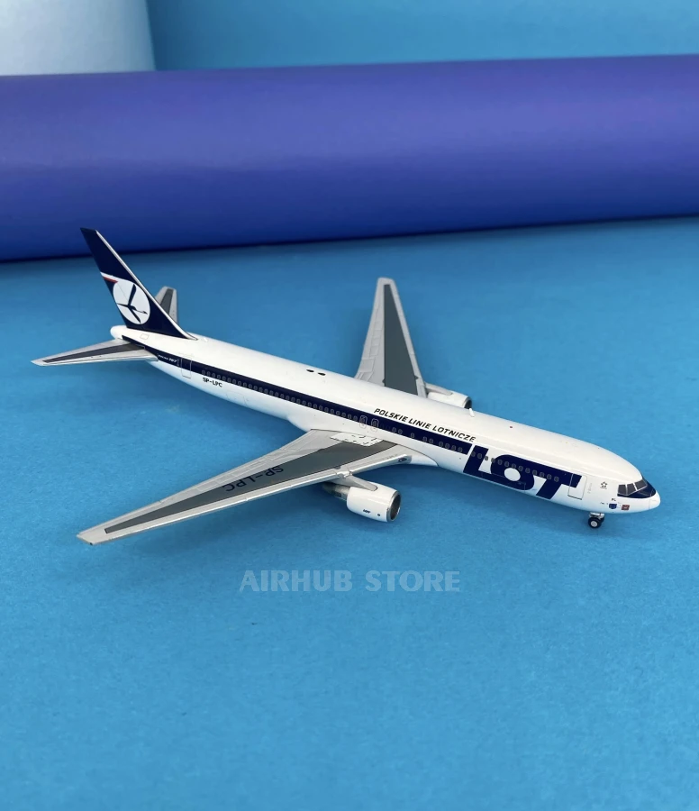 Aircraft Model Boeing B767-300ER LOT 1:400