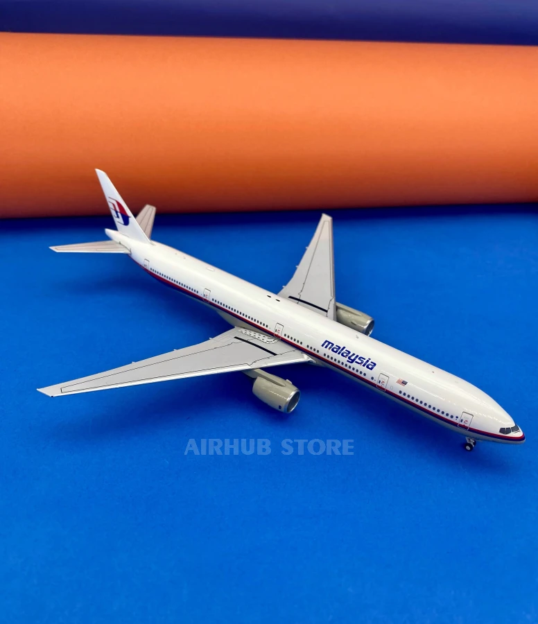 Модель літака Boeing 777-300 Malaysia Airlines 1:400