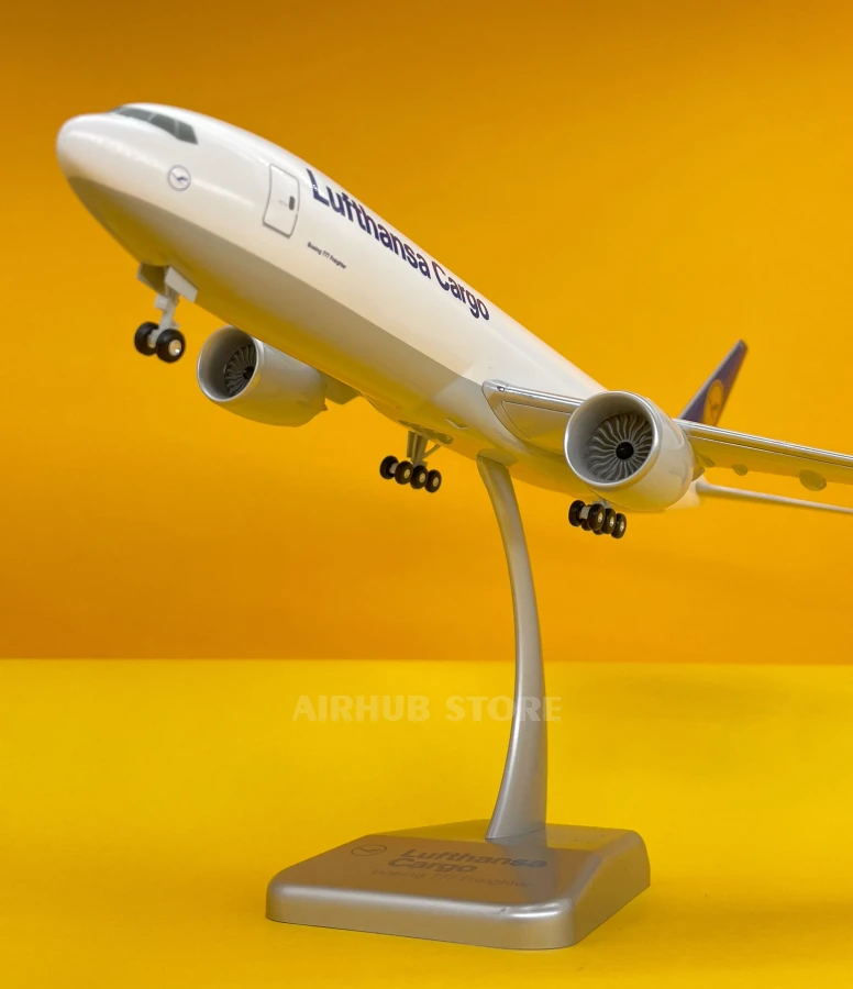 Aircraft Model Lufthansa Cargo Boeing 777 Freighter D-ALFA 1:200