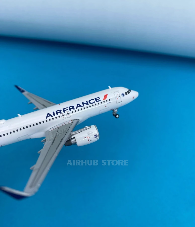Модель самолета Airbus A320-200 Air France 1:400
