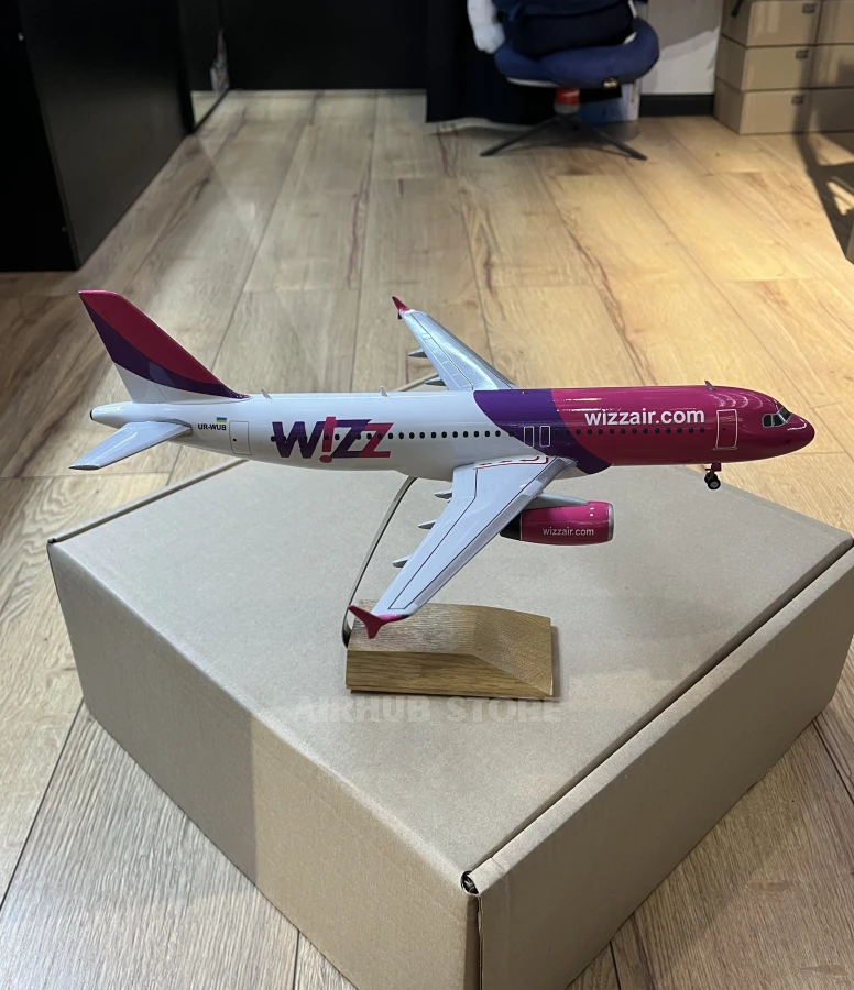 Custom Aircraft Airbus A320 1:100